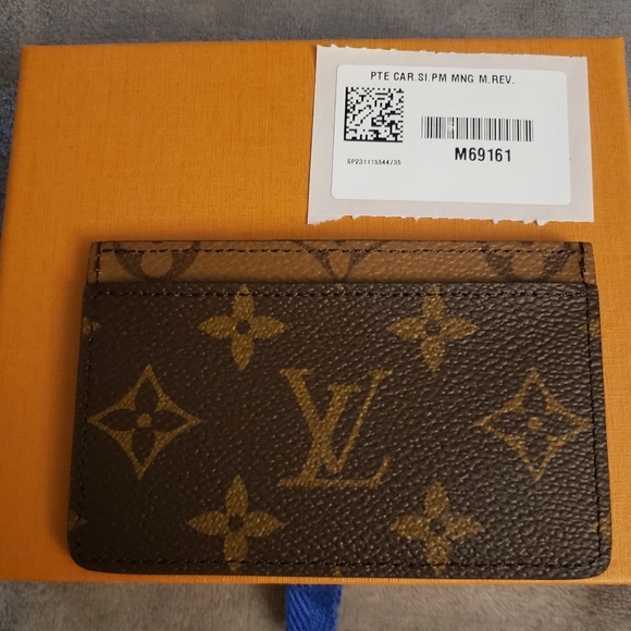 Louis Vuitton Card Holder - Picture 2 of 4